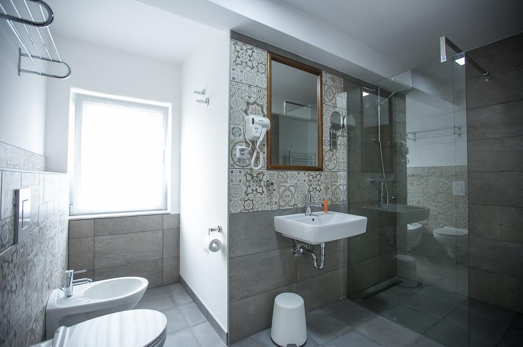 Heartland City B&B Тузла Экстерьер фото
