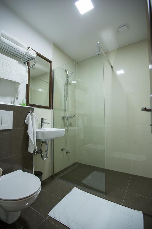 Heartland City B&B Тузла Экстерьер фото