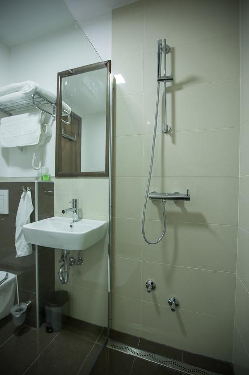 Heartland City B&B Тузла Экстерьер фото