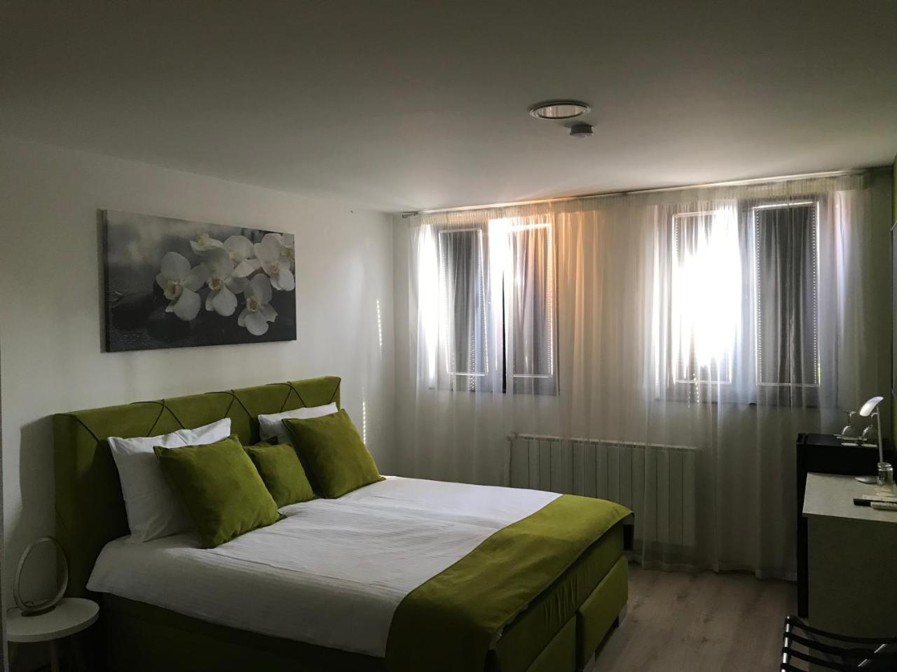 Heartland City B&B Тузла Экстерьер фото